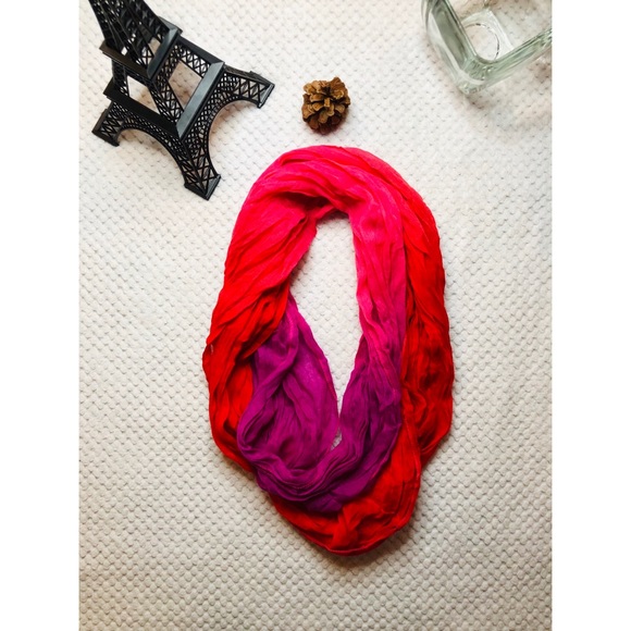 Accessories - 🌼3/$15🌼ombré infinity scarf
